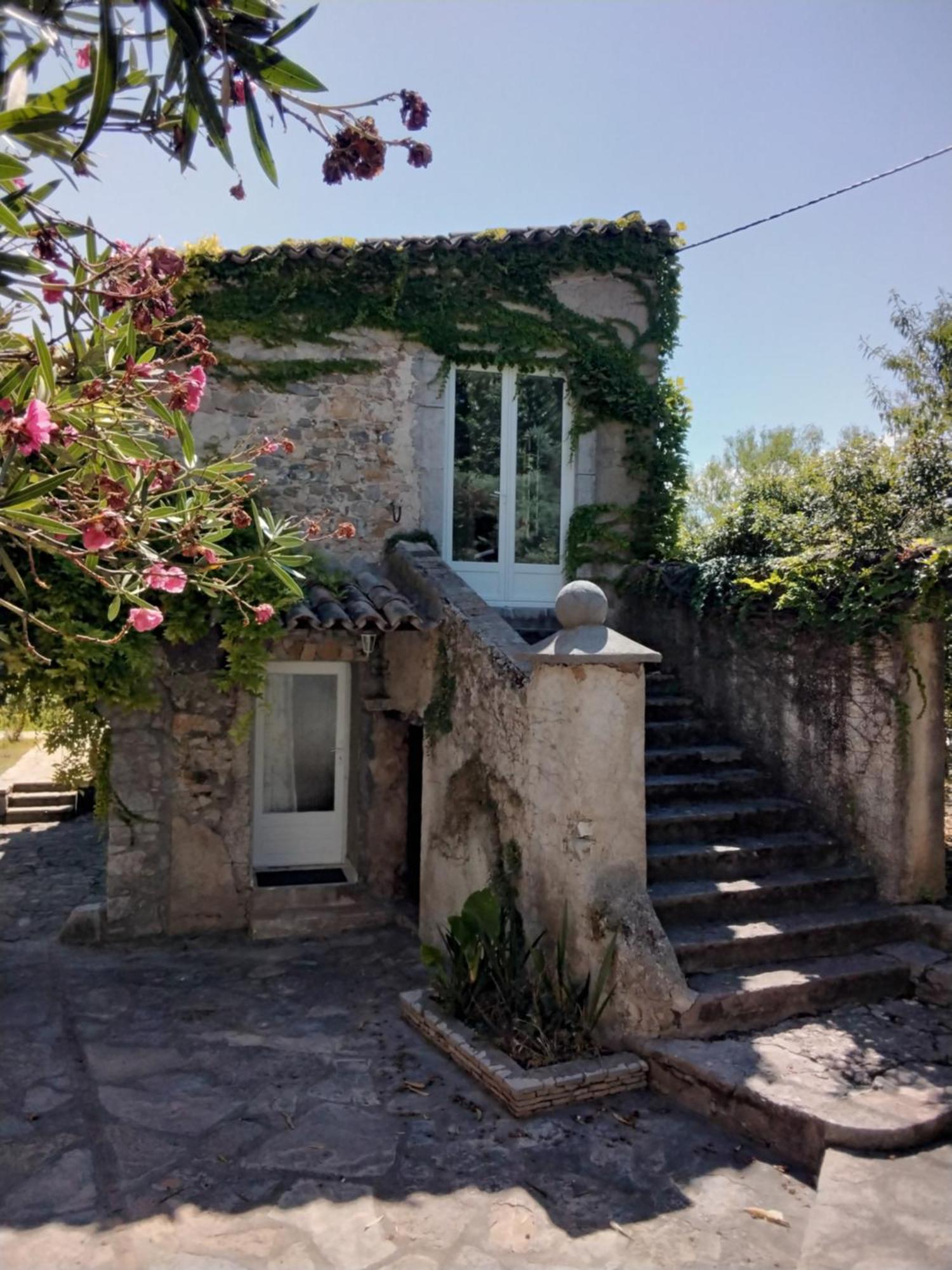 Le Domaine Du Soulier -gite Et D'hotes - La Maison Du Gardien * Tornac