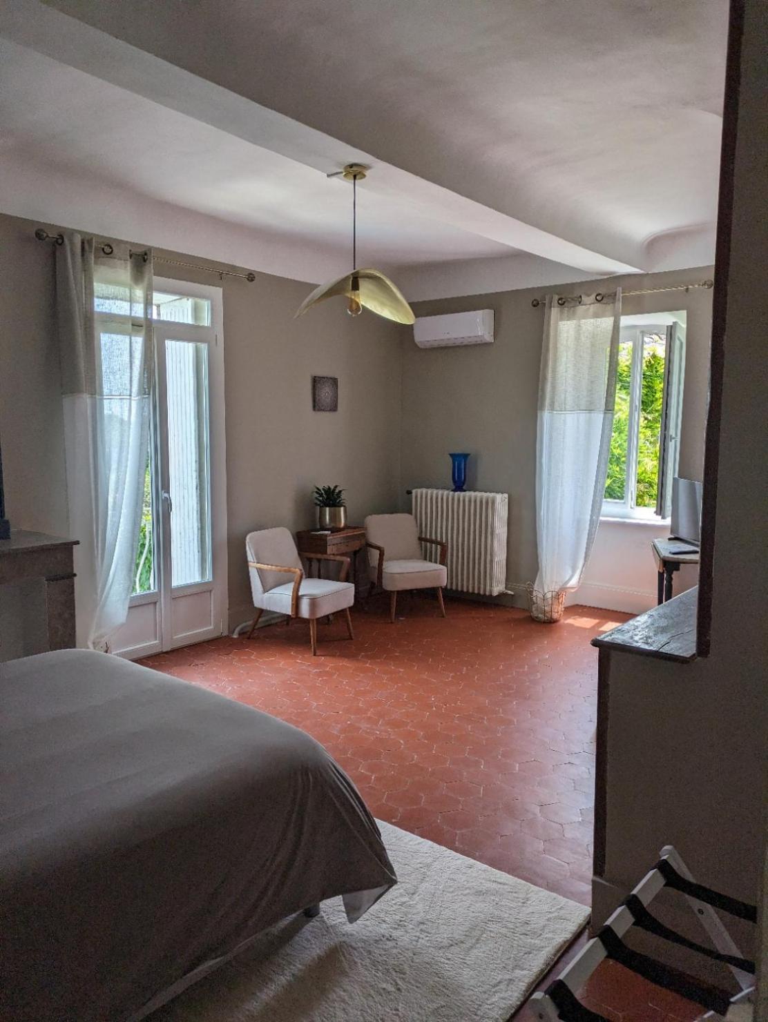 Le Domaine Du Soulier -gite Et D'hotes - La Maison Du Gardien * Tornac